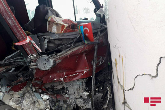 Sumqayıtda mikroavtobus minik avtomobili ilə toqquşub: Ondan artıq yaralı var - YENİLƏNİB + FOTO/VİDEO