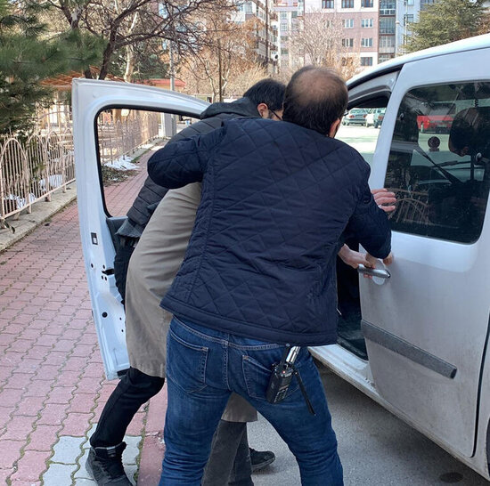 FİLM KİMİ: Maşın qaçırdan oğru içində uşağın olduğunu gördü, sonra isə...