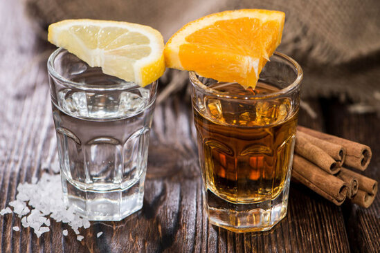 Bağçada meyvə şirəsi yerinə spirtli içki verildi