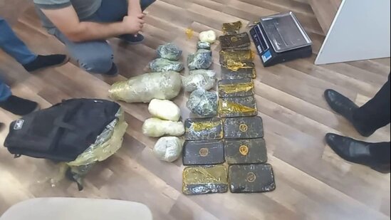 Xaricdən Azərbaycana 19 kq-dan artıq narkotik gətirən şəxs saxlanılıb