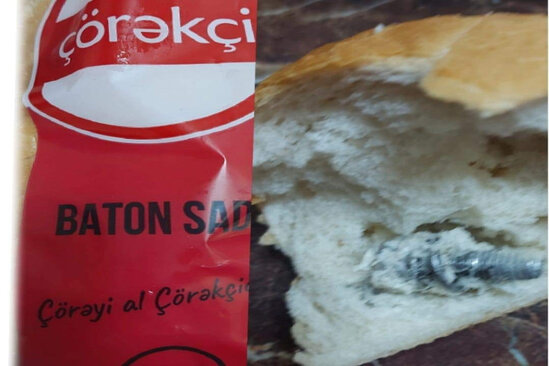 Azərbaycanda çörəyin içindən görün nə ÇIXDI