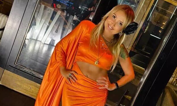 62 yaşlı ulduz səhnədə fırtına kimi əsdi — "Gənc qalmağımın sirri çalışmaq və yaratmaqdır"