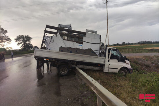 İki yük maşını TOQQUŞDU: Yaralılar var - FOTO