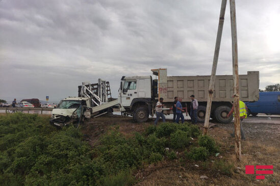 İki yük maşını TOQQUŞDU: Yaralılar var - FOTO