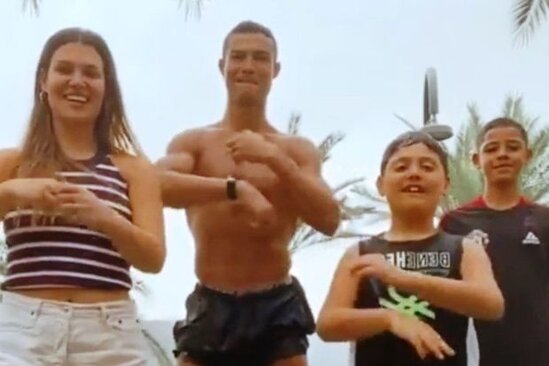 Ronaldu "TikTok"da qəribə rəqslə debüt etdi - VİDEO