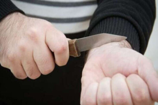 Azərbaycanda kişi qollarını doğrayıb öldü