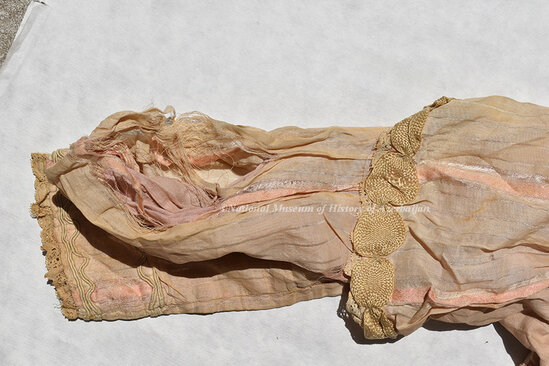 Xurşidbanu Natəvanın əl işi olan köynək bərpa edilir - FOTO