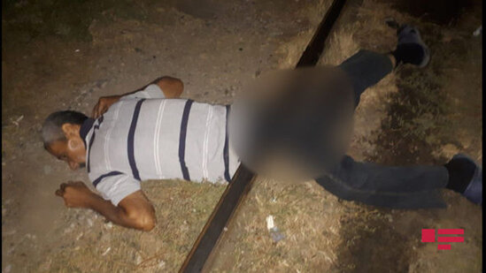 Bakıda qatar kişini iki hissəyə böldü - FOTO