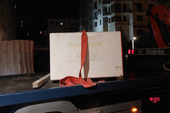 Bakıda Xalq artisti Tofiq Quliyevin abidəsinin postamenti quraşdırılır