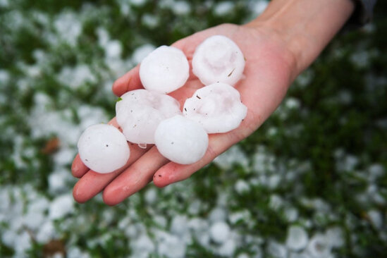 Azərbaycanda bu rayona güclü dolu yağıb