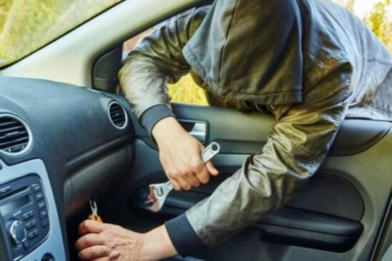 Avtomobildən 30 min manat OĞURLANDI