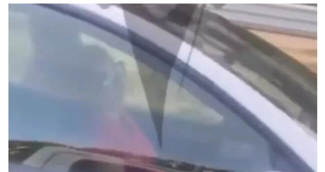 Sosial şəbəkələr bu görüntüdən danışır: Sürücü avtomatik funksiyanı işə salaraq sükan arxasında yuxuya getdi