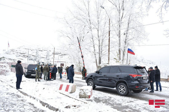 Azərbaycanlı mütəxəssislər sülhməramlılarla müzakirə üçün Xocalıya yola düşüblər - YENİLƏNİB + FOTO/VİDEO