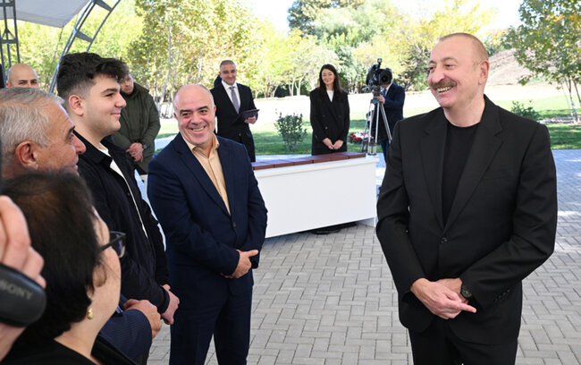 Prezident sakinlə zarafatlaşdı - "Elə yol olub?"+Video