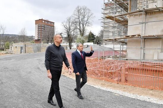 Prezident Şuşada inzibati binanın əsaslı təmiri ilə tanış oldu - FOTO