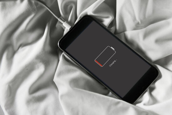 Enerji yığarkən telefonu bu cür qoymayın
