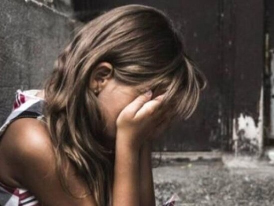 43 yaşlı kişi qızı aldatdı: "Əvvəl alça verdi, sonra yataq otağında..." - TƏFƏRRÜAT