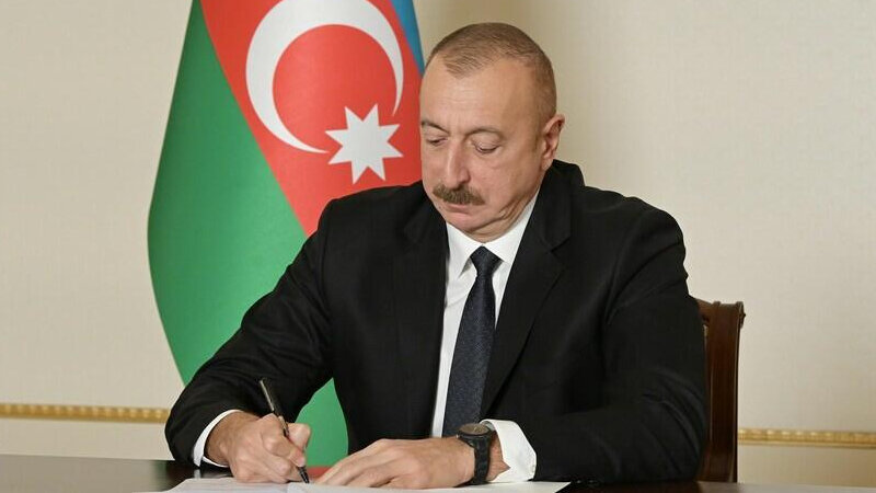 Prezident bu şəxsləri təltif etdi (SİYAHI)