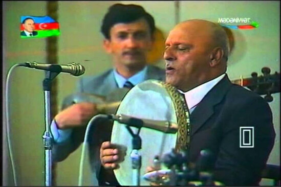 Məşhur muğam ustası nə üçün qonaqlarını yatmağa dəvət edirmiş?