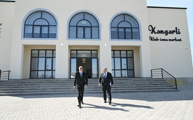 İlham Əliyev Ağdamın Kəngərli kəndində klub-icma mərkəzində yaradılan şəraitlə də tanış olub