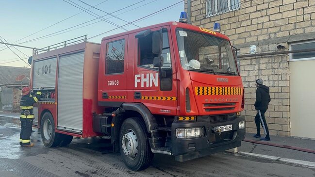 Gəncədə bitişik evlər yandı - Fotolar - Yenilənib