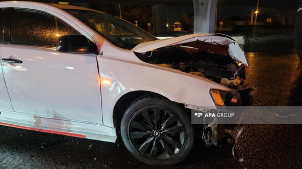 Bakıda iki avtomobil toqquşub, xəsarət alan var - FOTO