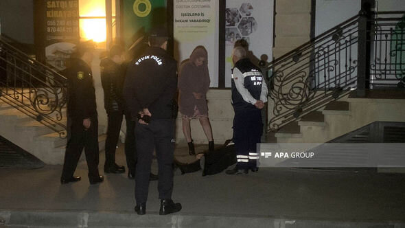 Bakıda küçədə kişi müəmmalı vəziyyətdə ölüb - FOTO