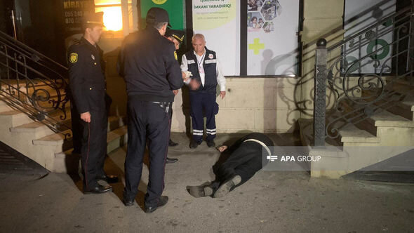 Bakıda küçədə kişi müəmmalı vəziyyətdə ölüb - FOTO
