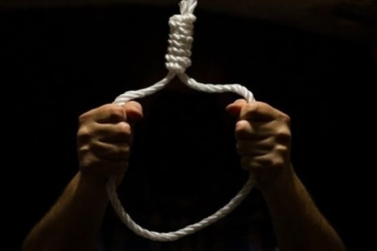 Qobustanda intihar: Pilləkənin dəmir barmaqlıqlarından özünü asdı