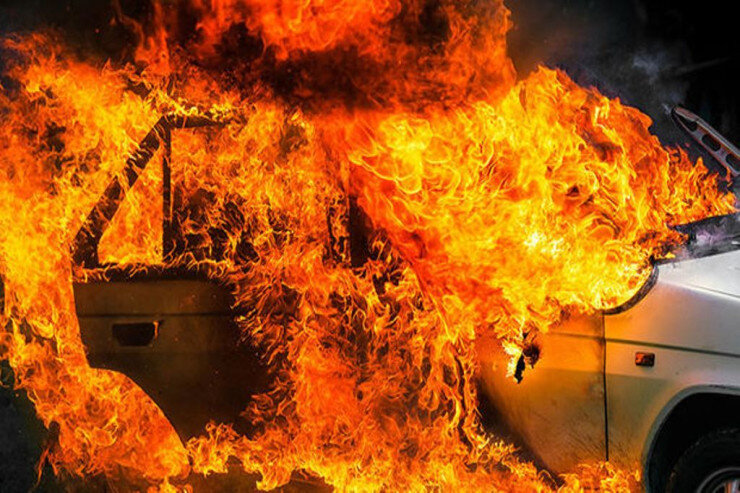 Kişi xəyanət edən arvadını maşında yandırdı