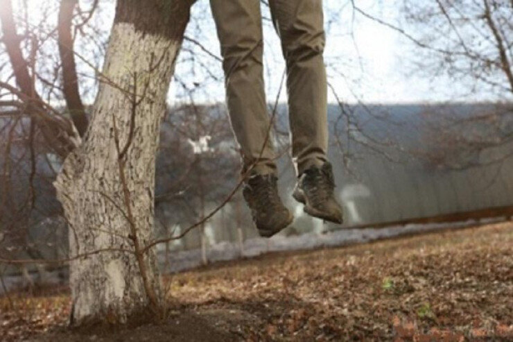 "Cənnət Bağı"nın yanında DƏHŞƏT: özünü ağacdan asdı