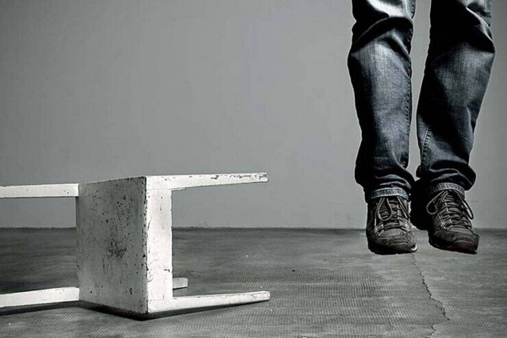 Bakıda gənc oğlan sübh tezdən özünü asdı