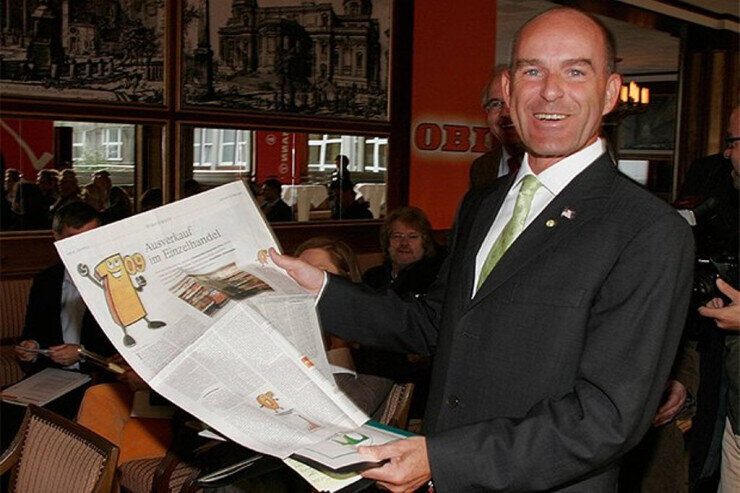 Öldüyü deyilən milyarder məşuqəsi ilə Bakıya gəzməyə gəlib – ŞOK TƏFƏRRÜATLAR