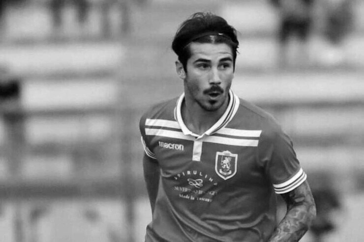 Futbolçu meydanda yıxıldı, köməksiz qalıb öldü - dəhşətli FAKT