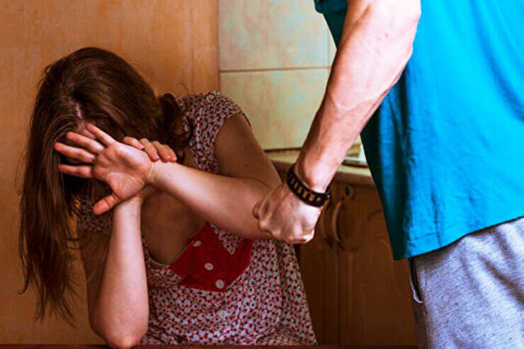 Tanınmış siyasətçi arvadını qətlə yetirdi