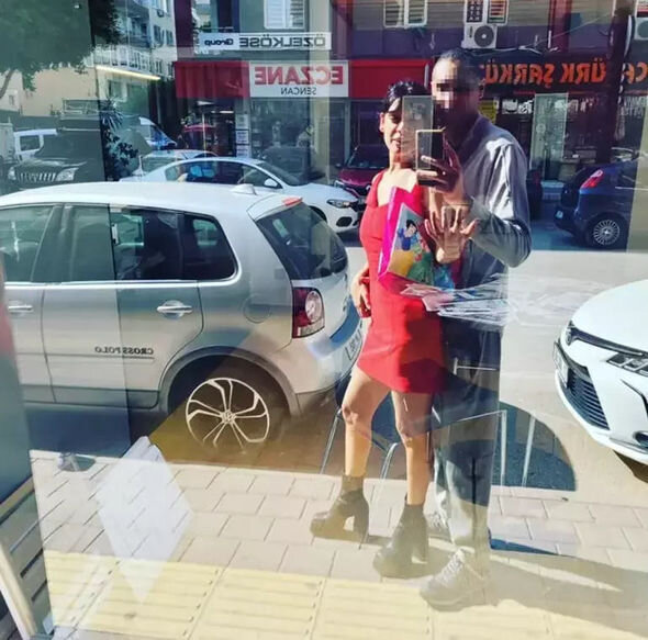 Sosial media fenomeni evində ölü tapıldı - FOTO