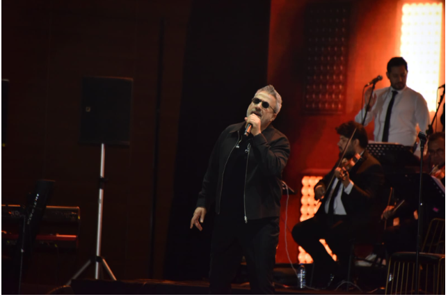 Türkiyənin məşhur müğənnisi Emrah Bakıda konsert verib