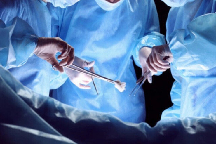 Qarın ağrısı ilə həkimə getdi - Qarnından 11 kilo şiş çıxdı