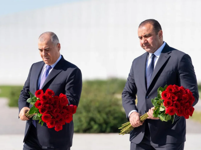 27 Sentyabr - Anım Günü ilə əlaqədar dövlət və hökumət rəsmiləri Zəfər parkını ziyarət ediblər - FOTO+YENİLƏNİB