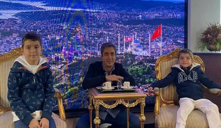 Polat Alemdar uzun zamandır gizlətdiyi oğlanlarının fotosunu paylaşdı