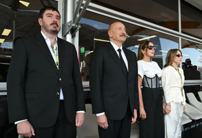 İlham Əliyev və Mehriban Əliyeva "Formula-1" Azərbaycan Qran-prisinin əsas yarışına baxıblar - FOTO+YENİLƏNİB