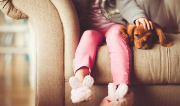 Hindistanda beş yaşlı qız dayısı və xalası tərəfindən oğurlanaraq satılıb