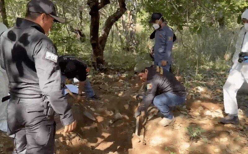 Meksikada içərisində onlarla meyit olan qəbirlər aşkarlanıb
