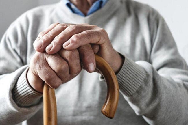 Gənc qızla evlənən 78 yaşlı kişi binadan yıxılıb öldü - Şok FAKTLAR