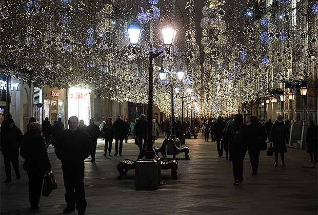Öldüyü deyilən milyarder məşuqəsi ilə Bakıya gəzməyə gəlib – ŞOK TƏFƏRRÜATLAR