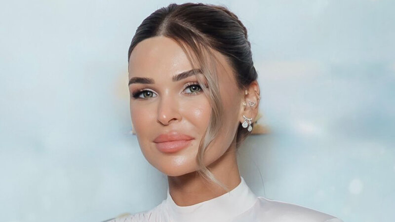 Tanınmış rəssam keçmiş ərindən şikayətçidir: İş adamı övladını əlindən alır