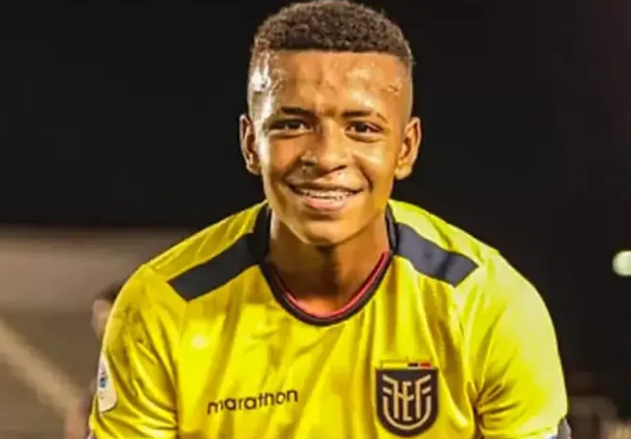 "Beşiktaş" müdafiə xəttini 18 yaşlı ekvadorlu ilə gücləndirdi