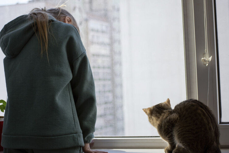 Yeddinci mərtəbədən yıxılan qız sağ qaldı