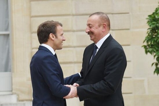 İlham Əliyev Emmanuel Makronu təbrik edib