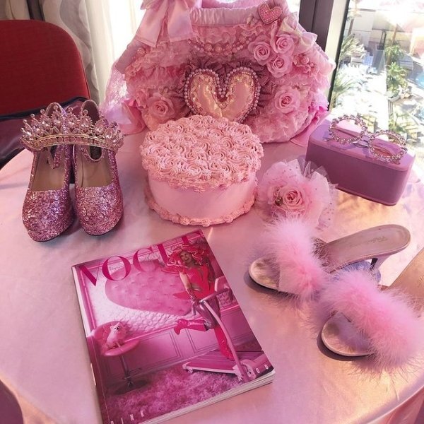 Bu qız çəhrayı RƏNGƏ ərə getdi - FOTO-VİDEO